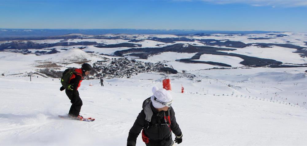 Super Besse : Snowboard et Panorama sur le Centre Station