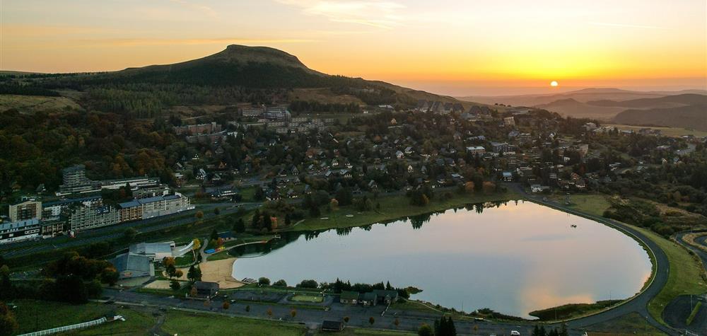 Super Besse : Un lever de soleil magique sur les couleurs automnales !