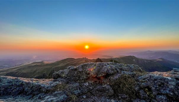 Puy de Sancy : Coucher de Soleil Incroyable sur le Massif