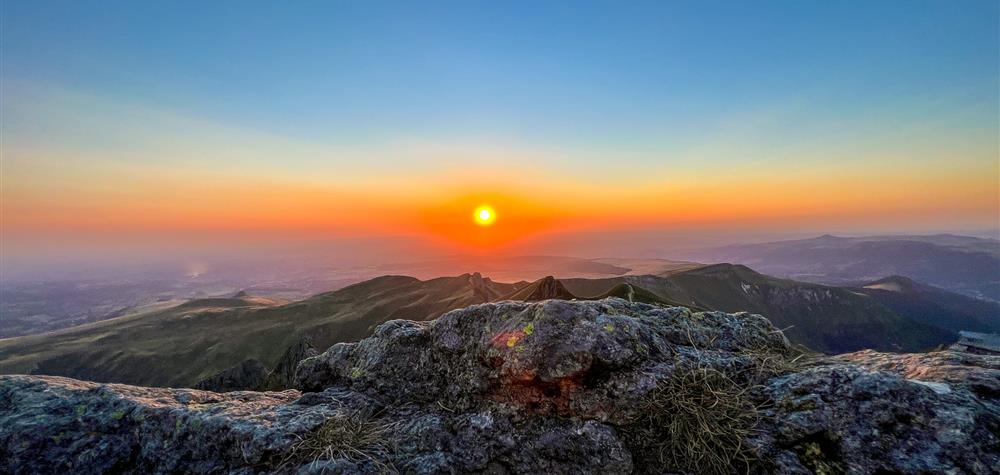 Puy de Sancy : Coucher de Soleil Incroyable sur le Massif