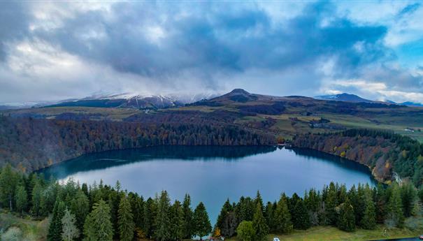 Auvergne Enchantée : Lac Pavin sous ses Habits d'Automne