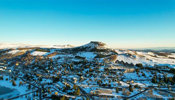 Super Besse : Lever de Soleil Doré sur le Puy du Chambourguet