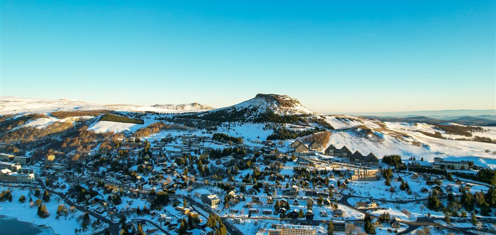 Super Besse : Lever de Soleil Doré sur le Puy du Chambourguet