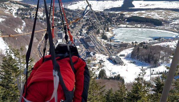 Tyrolienne Super Besse : Vue imprenable sur Super Besse depuis les cieux