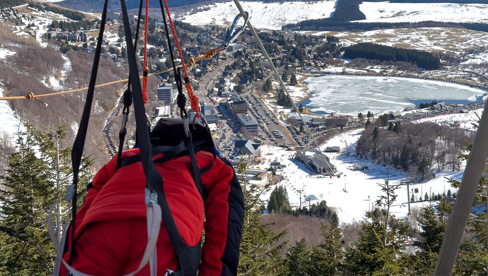 Tyrolienne Super Besse : Vue imprenable sur Super Besse depuis les cieux