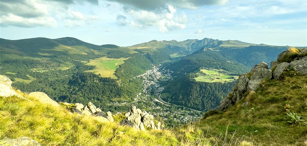 Le Mont-Dore : Ville Thermale au Cœur du Massif des Monts Dore