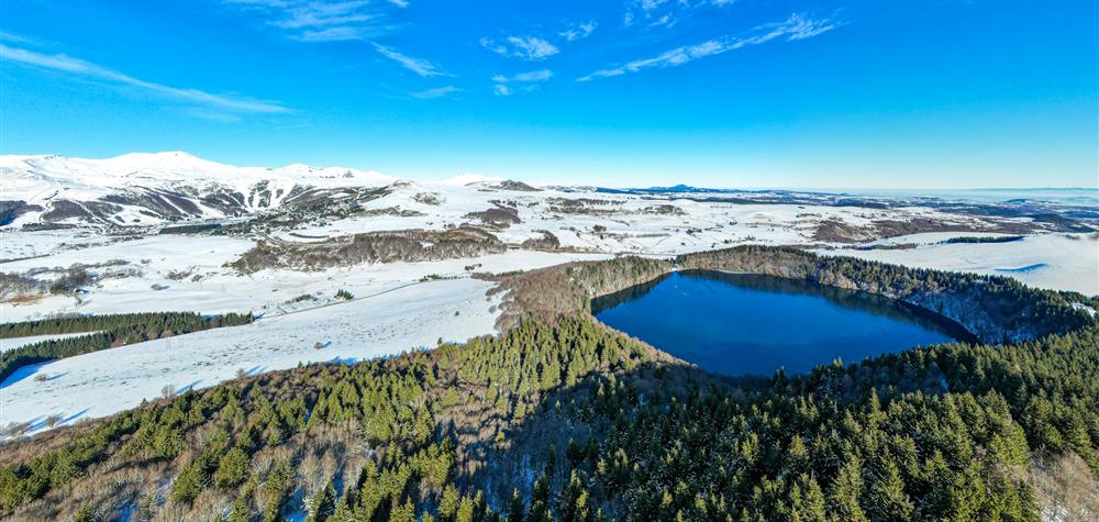 Super Besse : Découverte du Lac Pavin - Un Joyau de la Nature Auvergnate