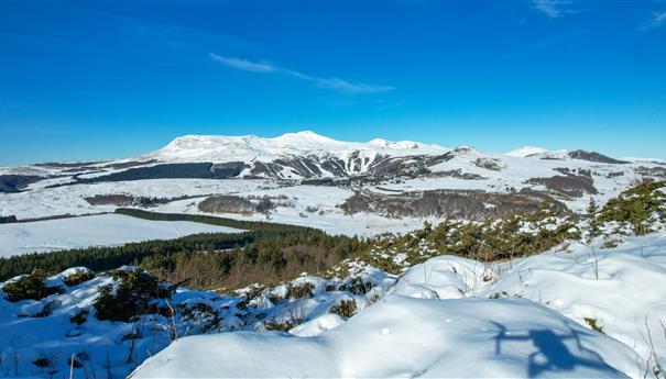Puy de Montchal : Volcan à Besse et Saint-Anastaise - Un Joyau de l'Auvergne