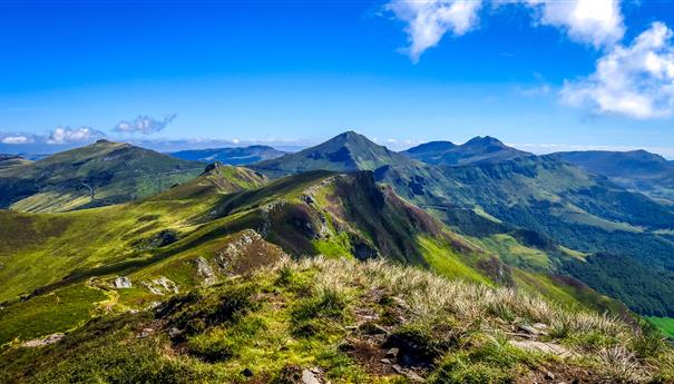 Volcans d'Auvergne : Géants Endormis aux Paysages Extraordinaires