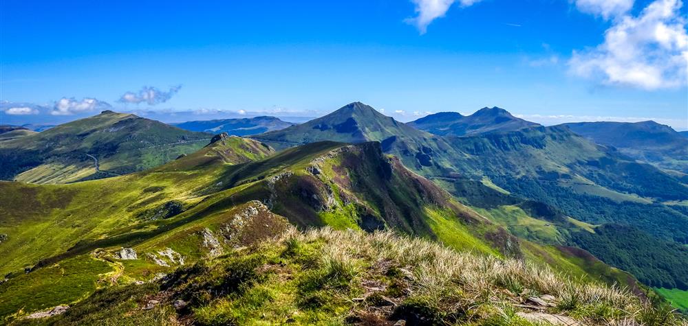 Volcans d'Auvergne : Géants Endormis aux Paysages Extraordinaires